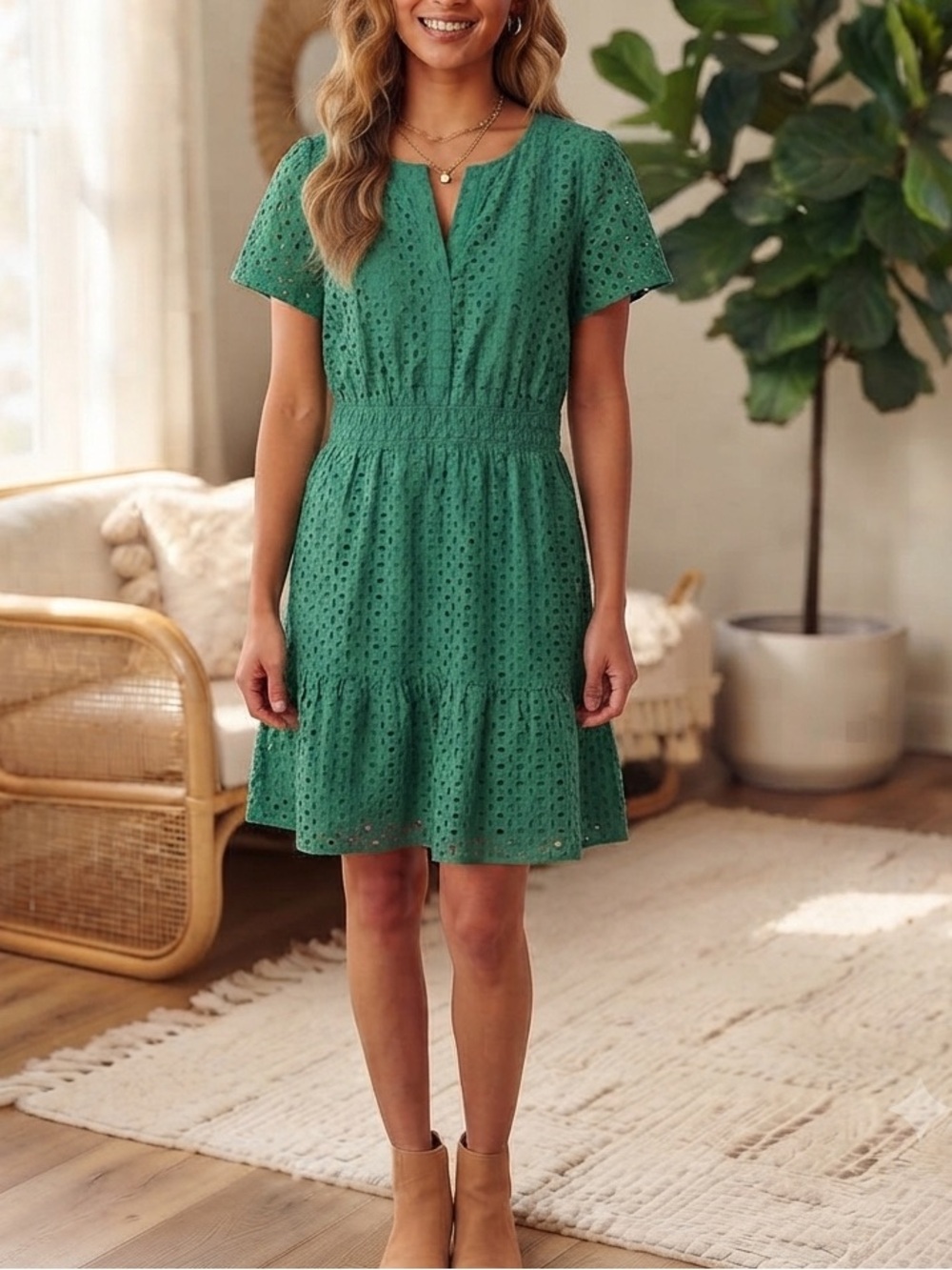 PRETTYGARDEN Green Eyelet Lace Tiered Mini Dress Short Sleeve Smocked V-Neck❤️